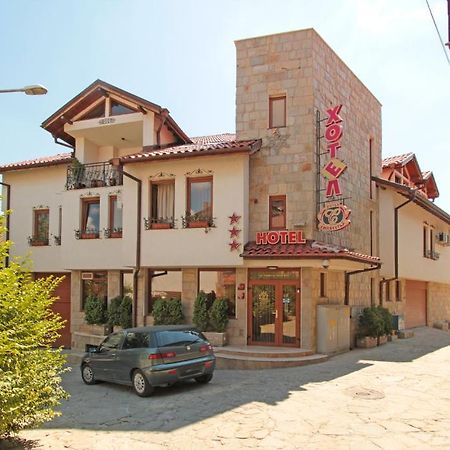 Family Hotel Silvestar Veliko Tărnovo Exteriör bild
