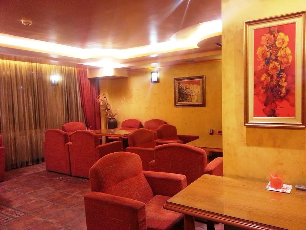 Family Hotel Silvestar Veliko Tărnovo Exteriör bild
