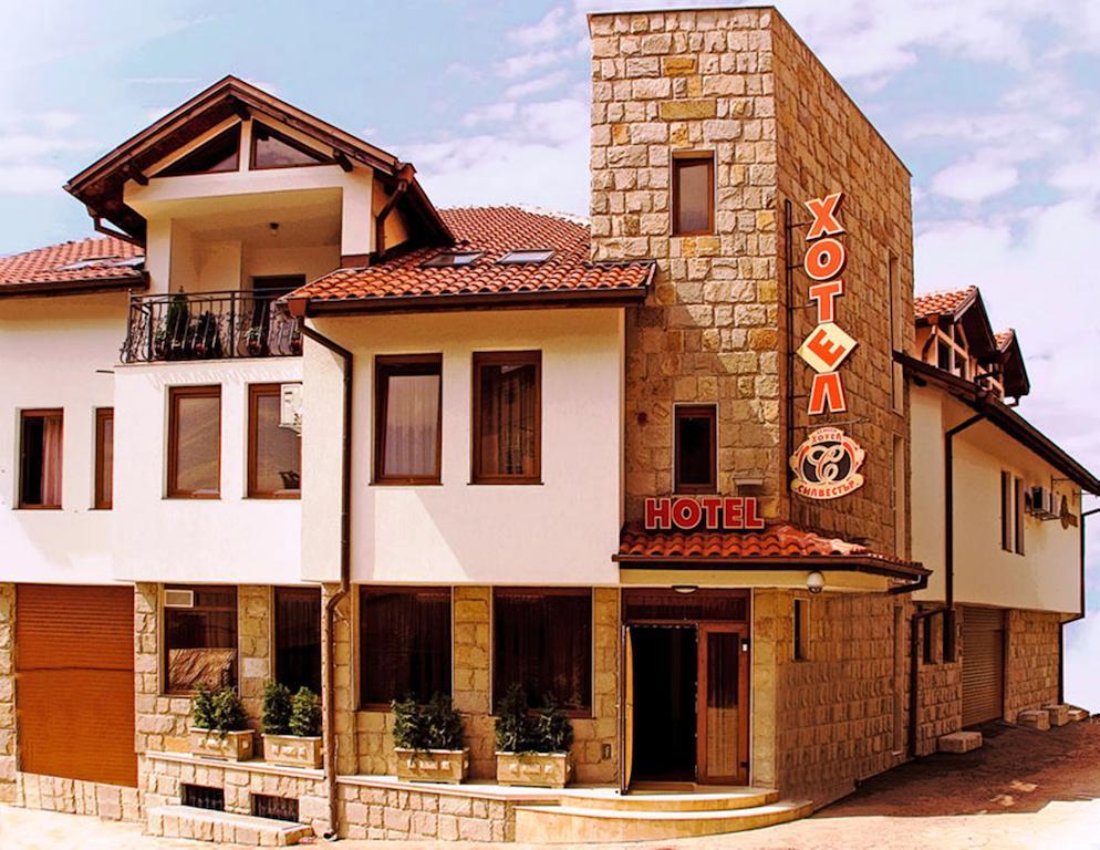 Family Hotel Silvestar Veliko Tărnovo Exteriör bild