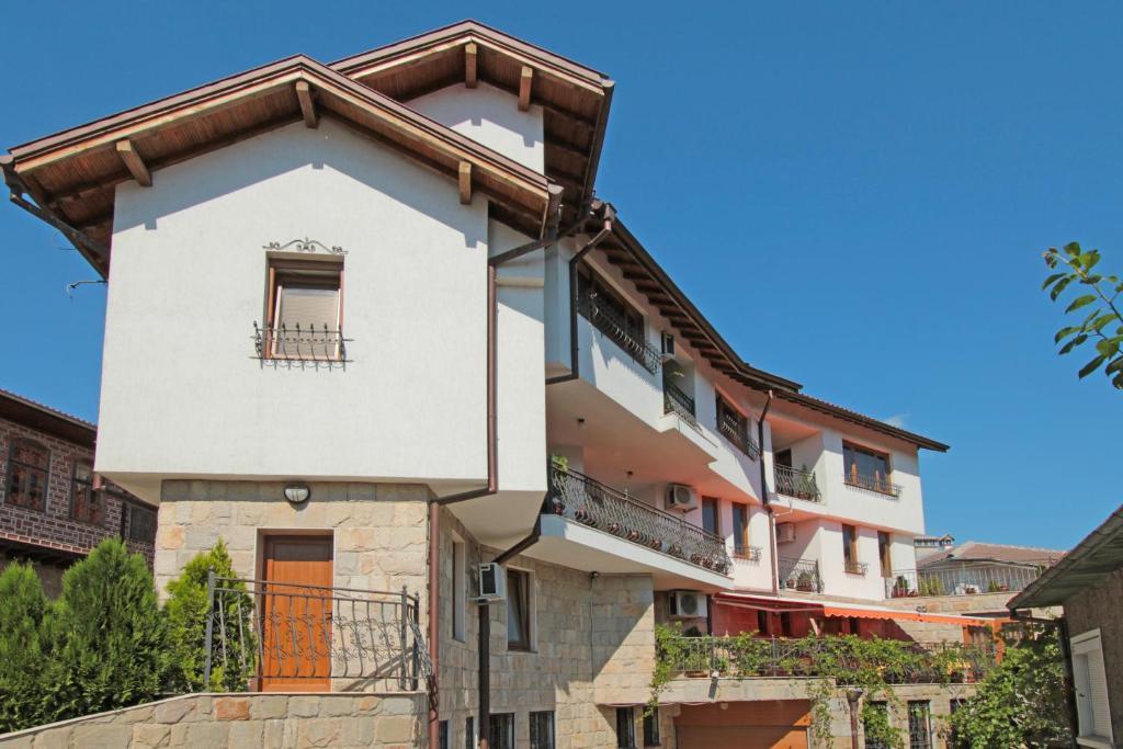 Family Hotel Silvestar Veliko Tărnovo Exteriör bild