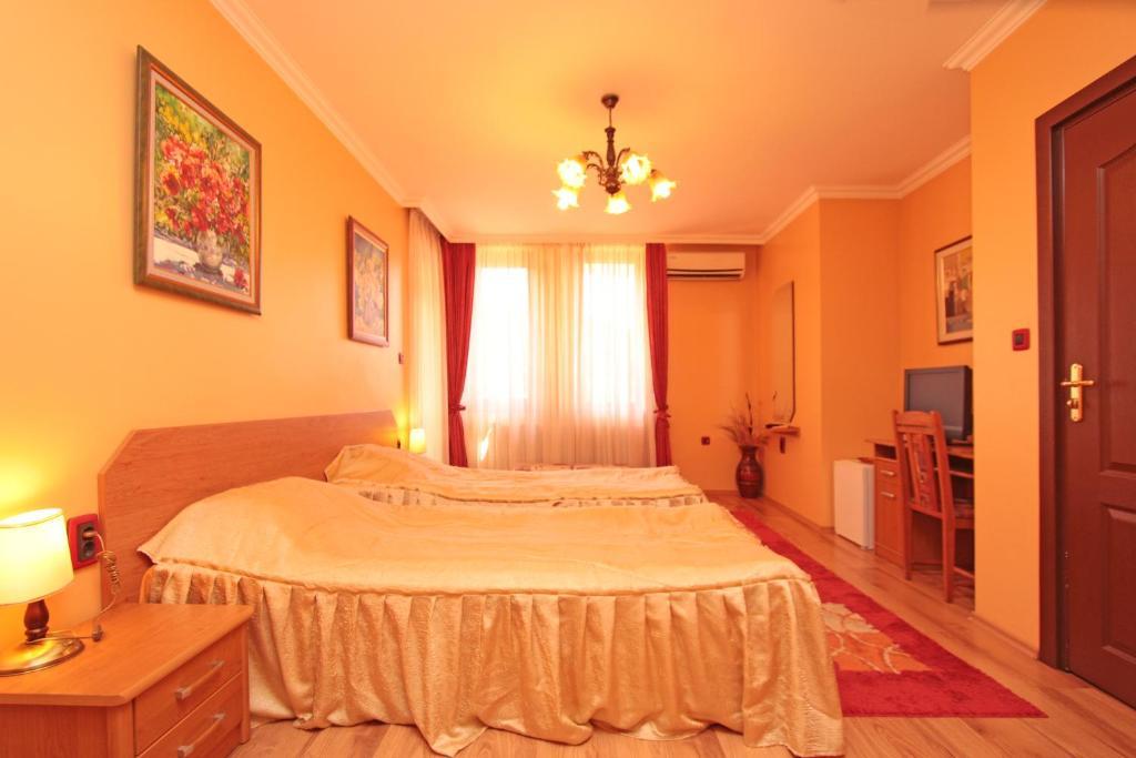 Family Hotel Silvestar Veliko Tărnovo Exteriör bild