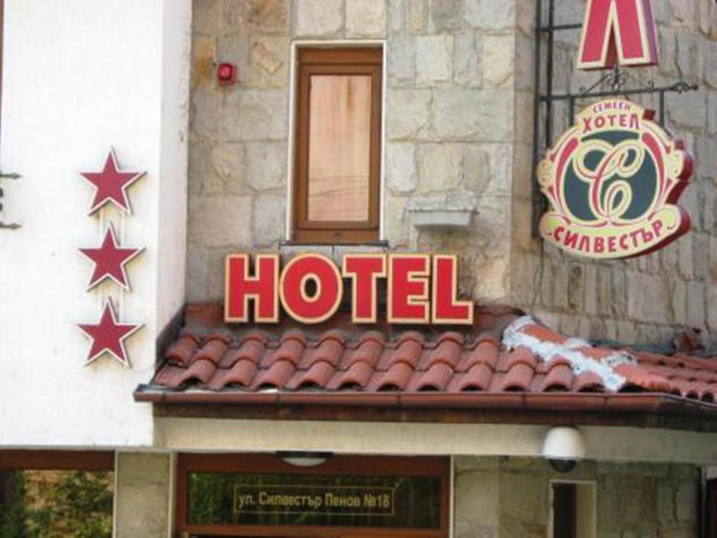 Family Hotel Silvestar Veliko Tărnovo Exteriör bild